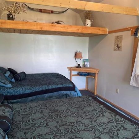Montana Old West Cabins Affittacamere Babb Esterno foto